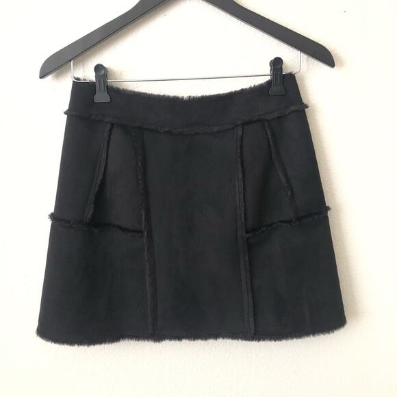 J.O.A. JOA London Faux suede fur black mini skirt - Picture 3 of 6